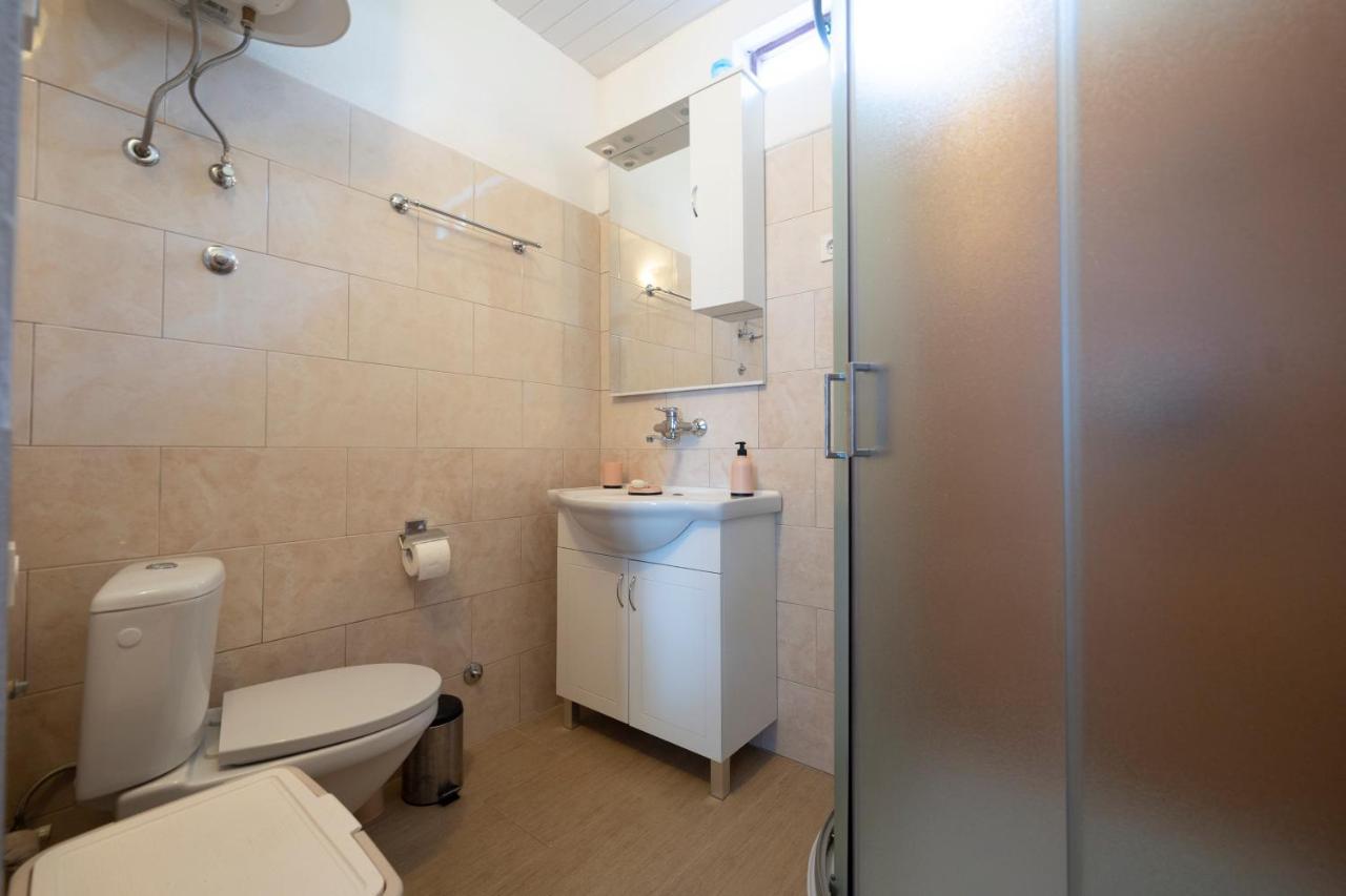 Studio Apartman Ema 2 Gornji Karin Kültér fotó