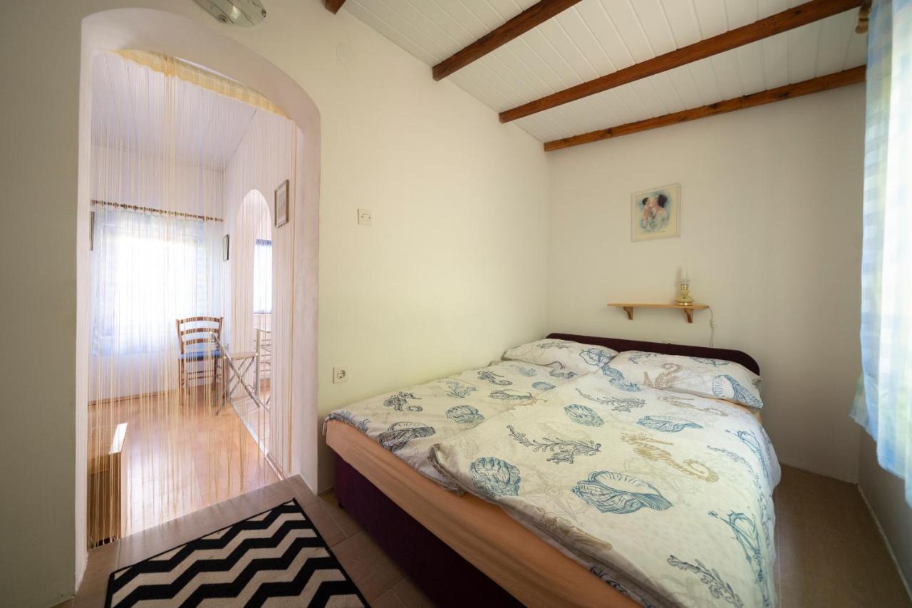 Studio Apartman Ema 2 Gornji Karin Kültér fotó