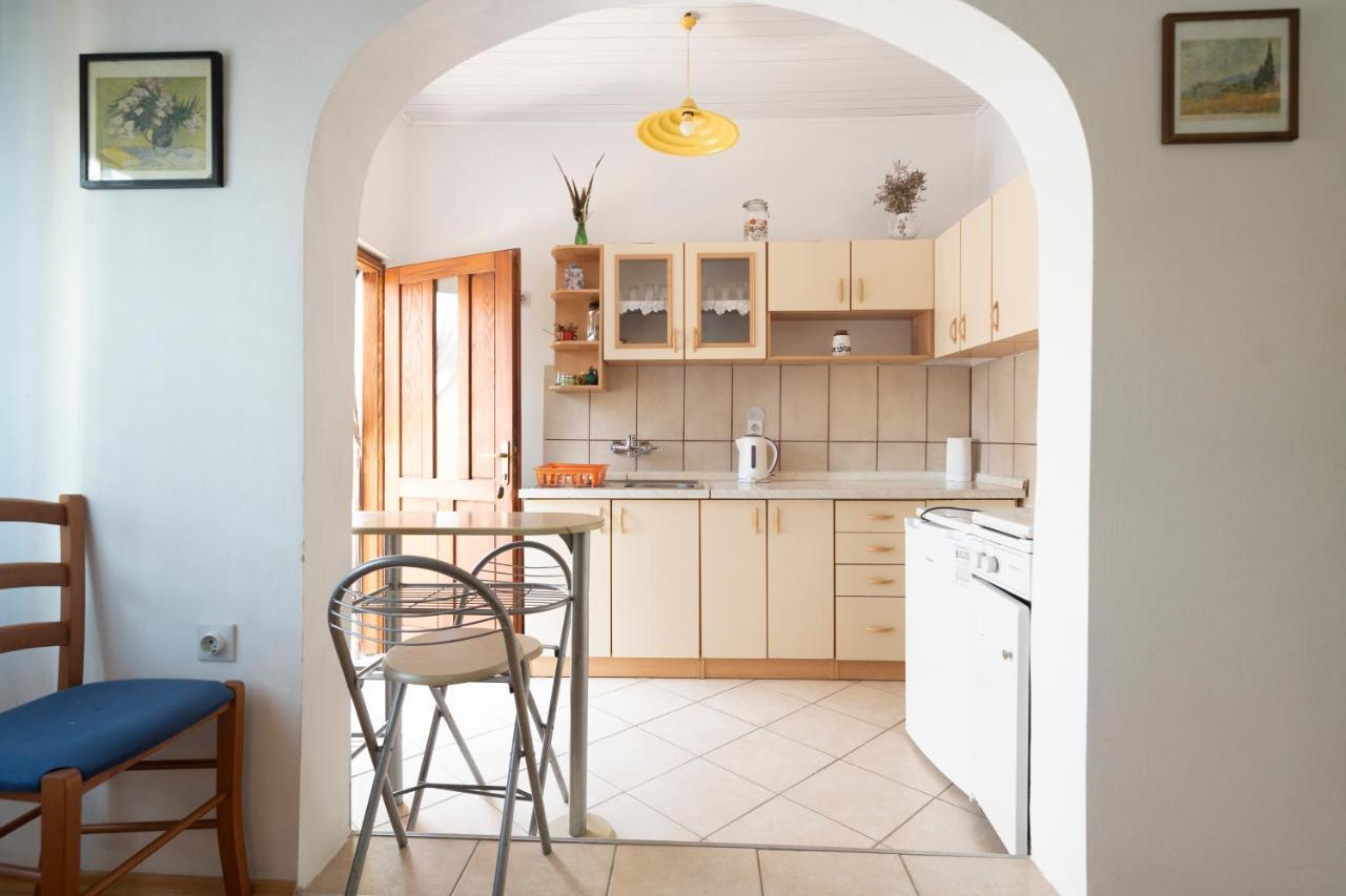 Studio Apartman Ema 2 Gornji Karin Kültér fotó